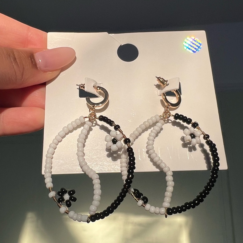 FOREVER21 Black & White Peace Flower Beaded Gold Dangly Hoop Lightweight Earring - Picture 3 of 15